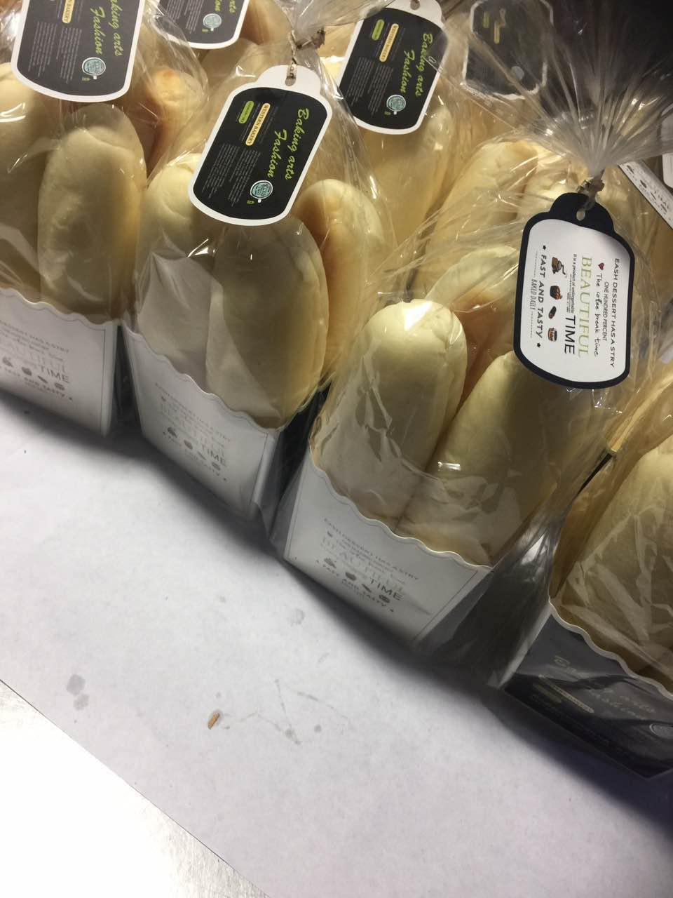 魂?duì)繅?mèng)縈的白面包，終于出現(xiàn)了。白面包，愛(ài)的就是你，我選擇，我喜歡